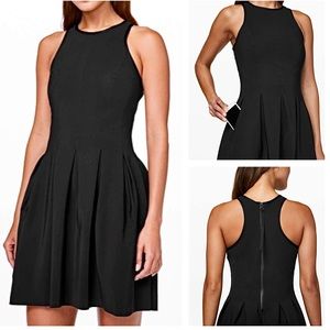 Lululemon ‘Here To There’ Dress NWOT Sz8 / MED